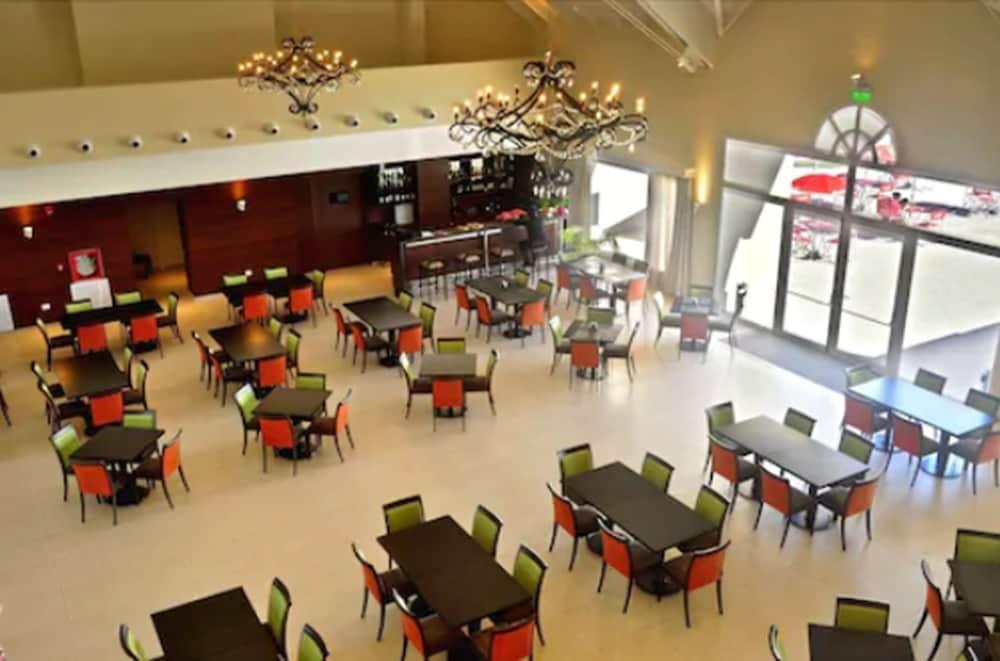 Howard Johnson Hotel Piedras Moras Almafuerte Exterior photo